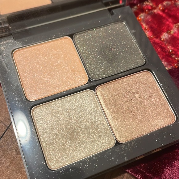 Lot of Makeup 8 - Picture 2 of 7